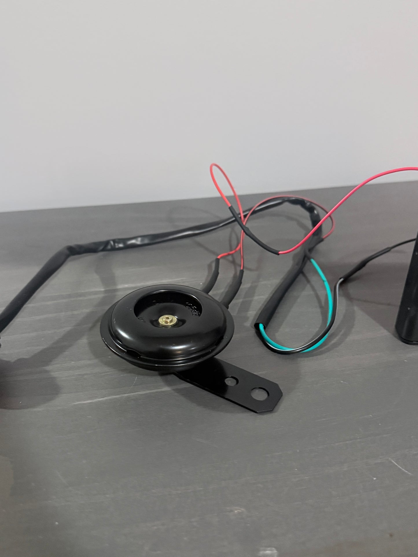 105dB Battery Powered Horn