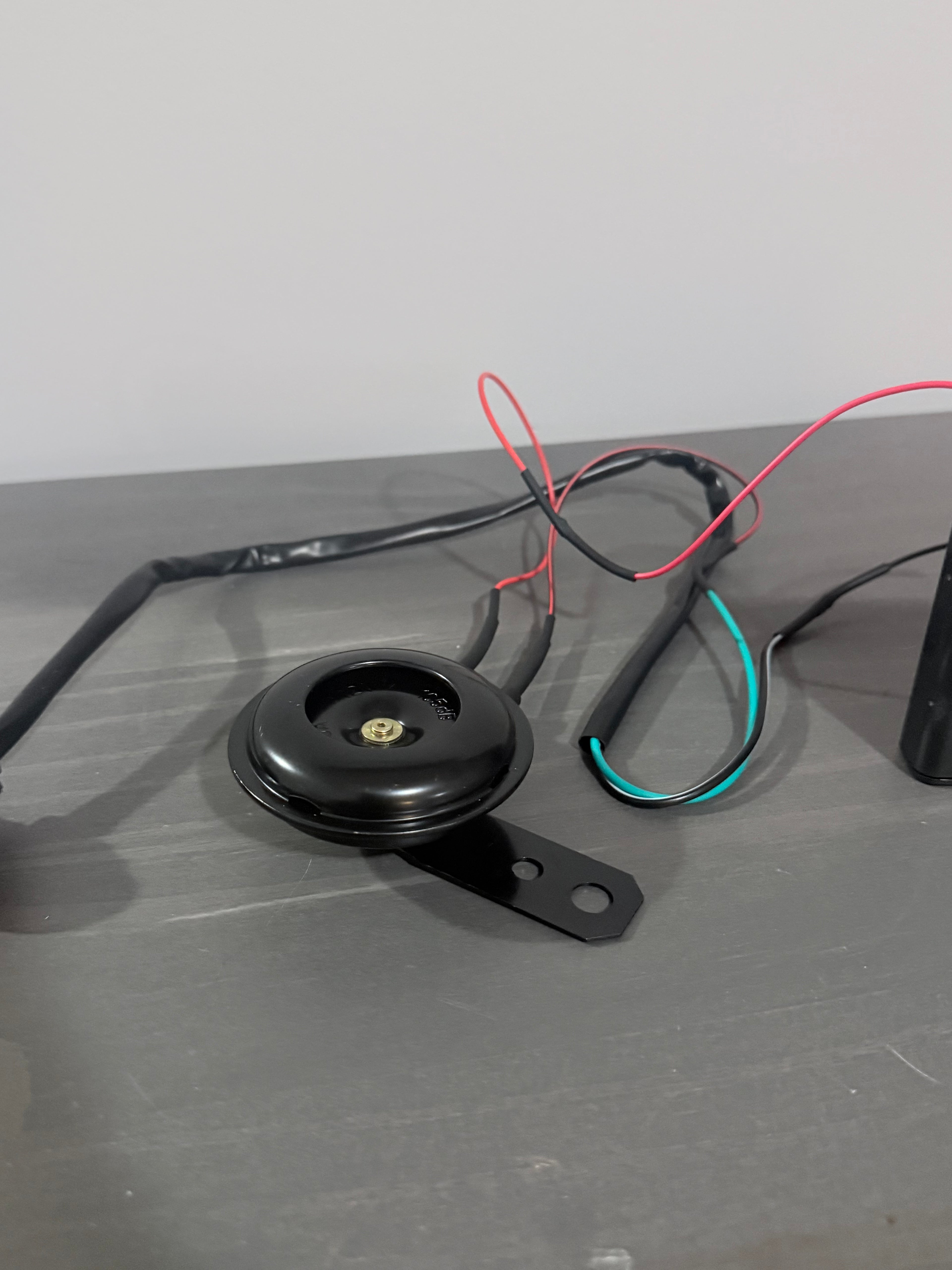 105dB Battery Powered Horn